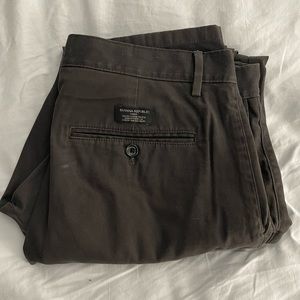 Banana Republic Fulton Chino Pants (34x32)